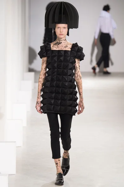 Look 10